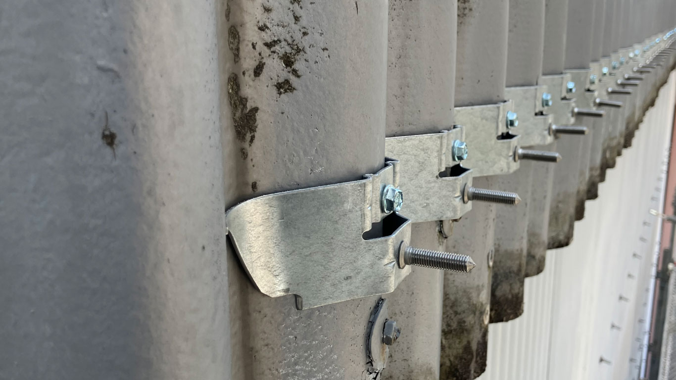 ふき葺スライドオン·スレートカバー用葺替金具W650用